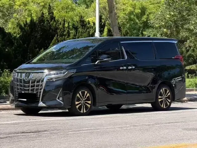 Toyota Alphard 2018, 6 000 км
