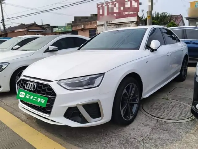Audi A4L 2022, 45 300 км