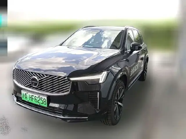Volvo XC90 Hybrid 2025, 6 900 км