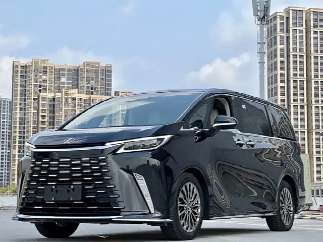 Lexus LM 2023, 8 000 км