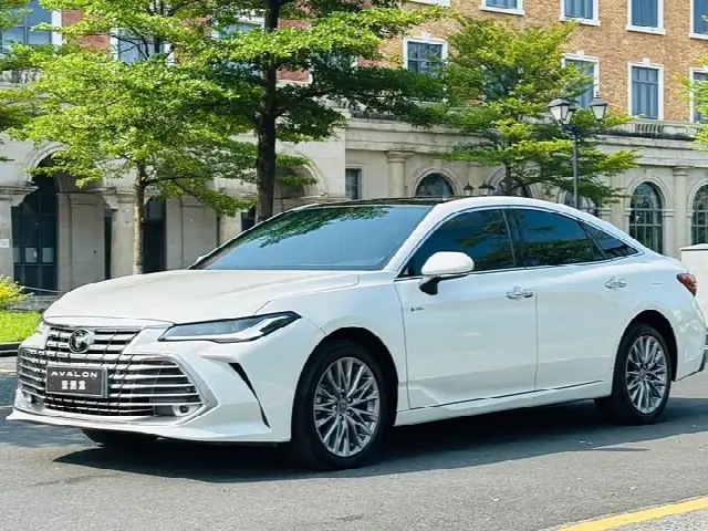Toyota Avalon 2024, 14 000 км