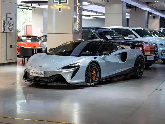 McLaren Artura 2025, 3 200 км