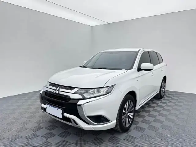Mitsubishi Outlander 2021, 31 000 км