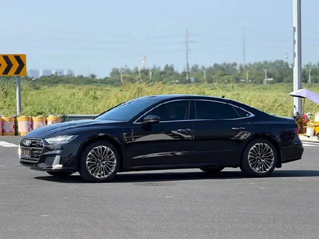 Audi A7L 2024, 27 000 км