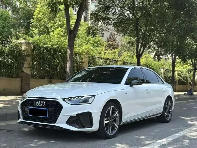 Audi A4L 2023, 80 000 км