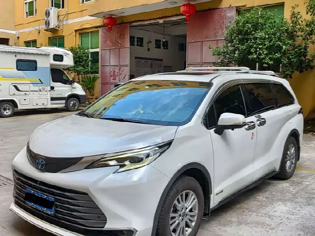 Toyota Sienna 2021, 52 000 км