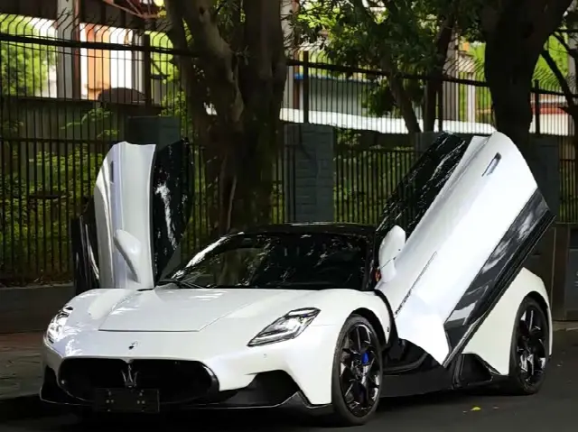 Maserati MC20 2023, 10 000 км