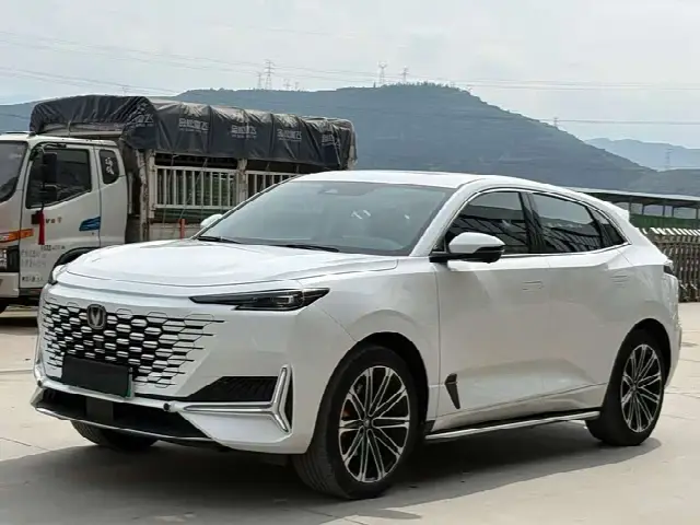 Changan UNI-K Hybrid 2023, 62 000 км