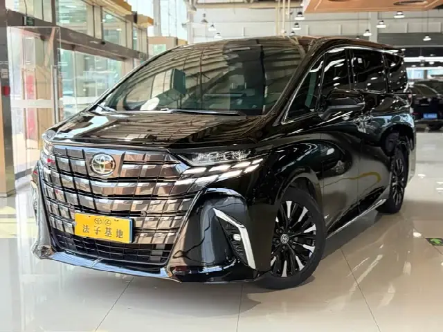 Toyota Alphard 2024, 10 000 км