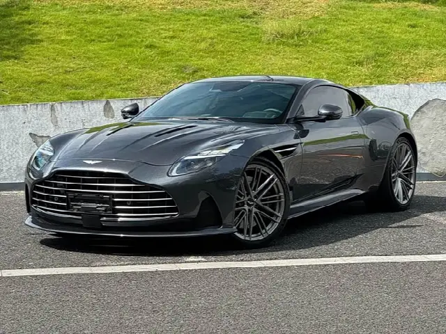 Aston Martin DB12 2023, новый