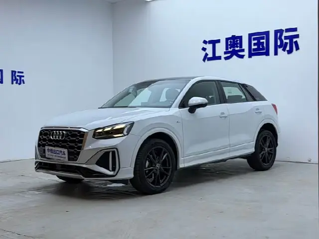 Audi Q2L 2022, 35 000 км