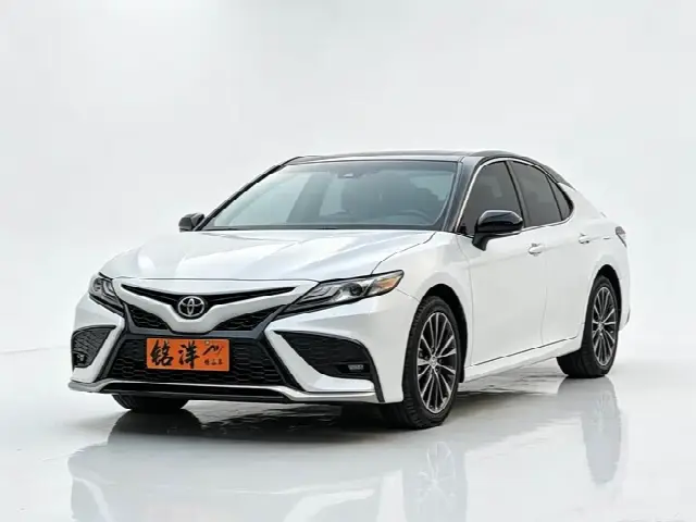Toyota Camry 2021, 60 000 км