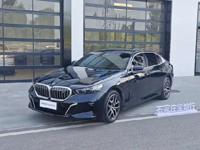 BMW i5 2024, 25 000 км