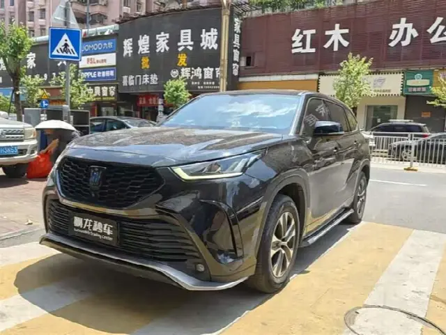 Toyota Crown Kluger 2023, 81 000 км