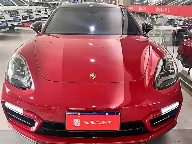 Porsche Panamera 2023, 12 000 км