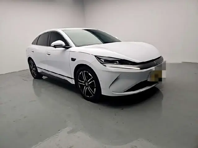 BYD Qin L 2025, 10 000 км