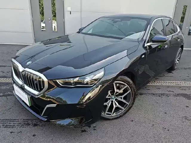 BMW i5 2025, 15 200 км