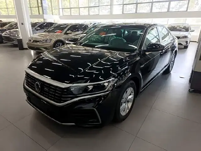 Volkswagen Passat Hybrid 2025, новый