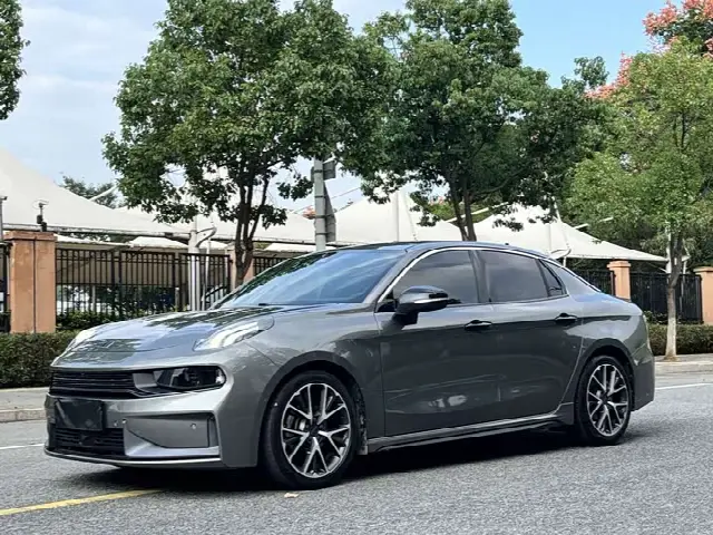Lynk & Co 03 2022, 42 000 км