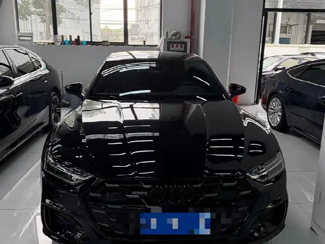 Audi A7L 2025, 18 000 км