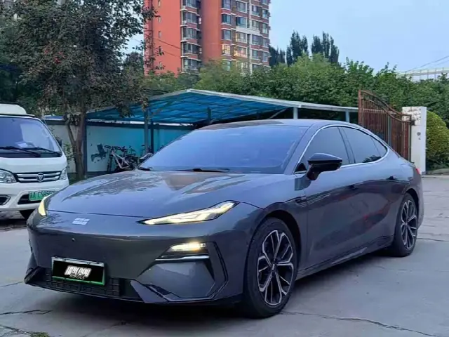 Geely Galaxy E8 2025, 25 000 км