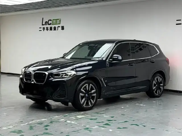 BMW iX3 2024, 40 000 км