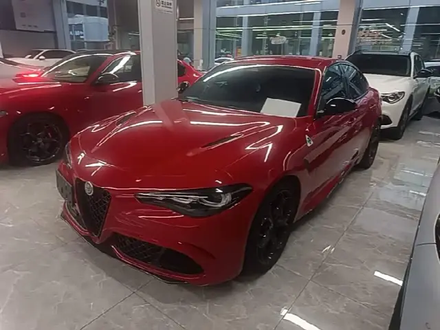 Alfa Romeo Giulia 2023, 9 800 км