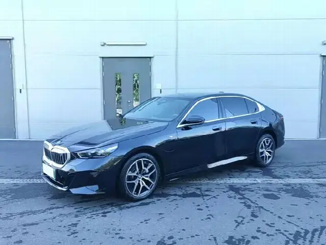 BMW i5 2024, 11 900 км