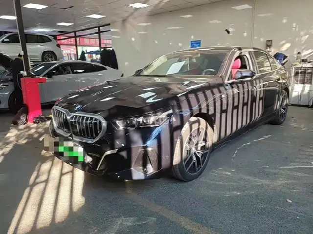 BMW i5 2024, 25 100 км