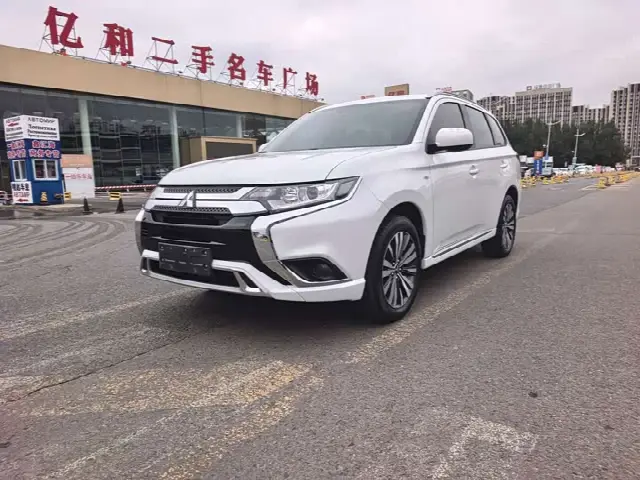 Mitsubishi Outlander 2021, 50 000 км