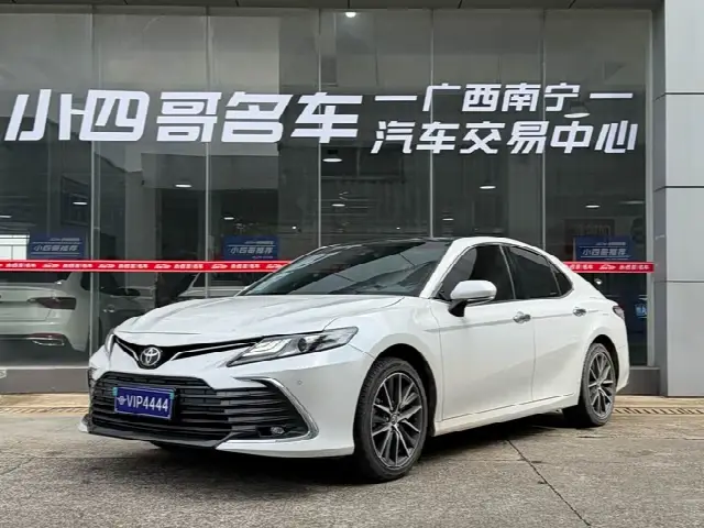 Toyota Camry 2021, 20 000 км