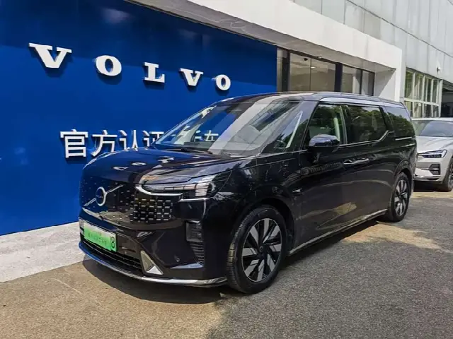 Volvo EM90 2025, новый