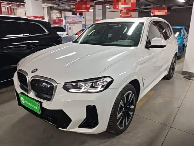 BMW iX3 2024, 73 600 км