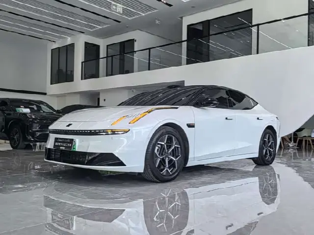 Lynk & Co 30 EM-P Hybrid 2025, новый