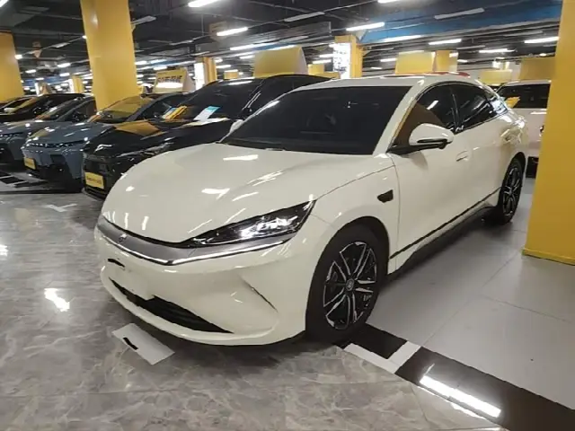 BYD Qin L 2025, 7 100 км