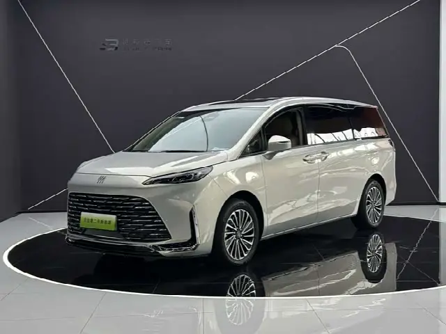 Buick GL8 Hybrid 2025, 8 800 км