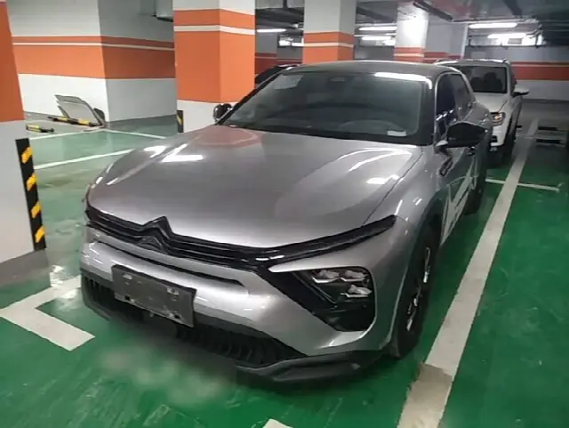 Citroen C5 X 2025, 33 100 км