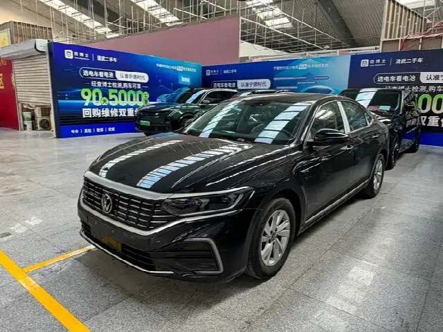 Volkswagen Passat Hybrid 2025, новый