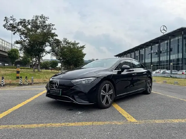 Mercedes-Benz EQE 2025, 13 000 км