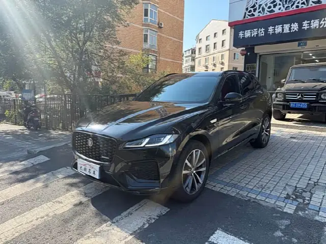 Jaguar F-Pace 2022, 80 000 км