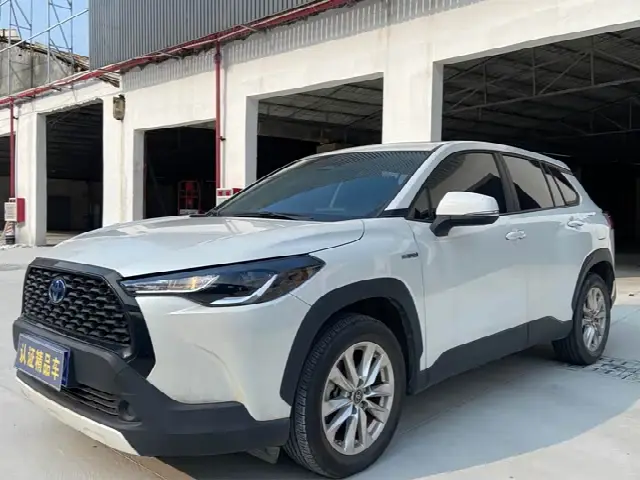 Toyota Corolla Cross 2023, 30 000 км