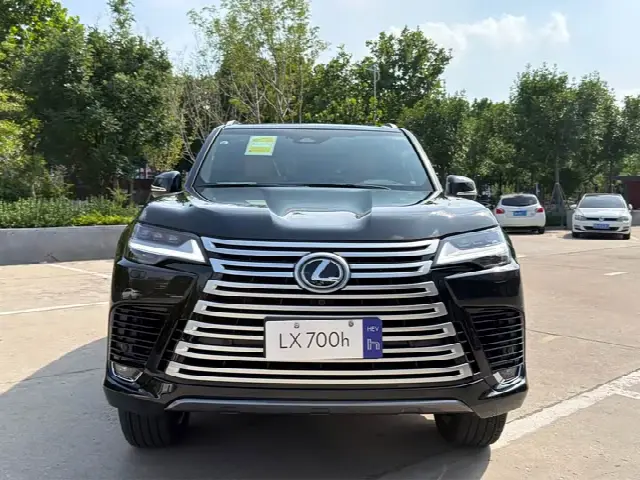Lexus LX — фото из объявления