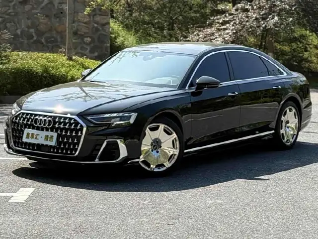 Audi A8 2024, 60 000 км