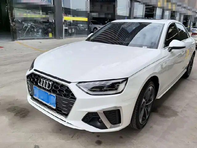 Audi A4L 2025, 6 000 км