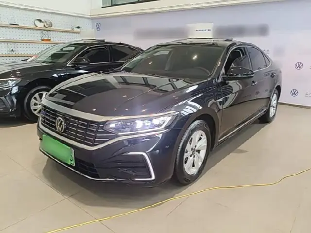 Volkswagen Passat Hybrid 2025, новый