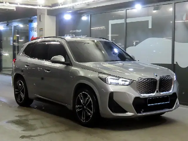 BMW iX1 — фото из объявления
