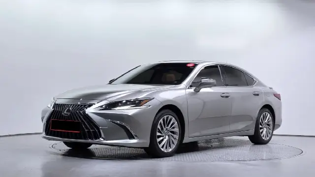 Lexus ES 2018, 16 959 км