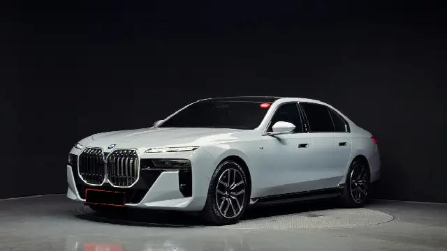 BMW i7 — фото из объявления