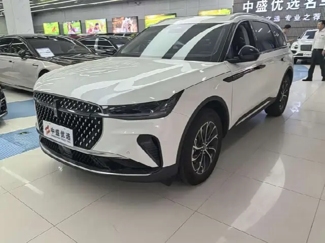 Lincoln Nautilus 2026, 8 000 км