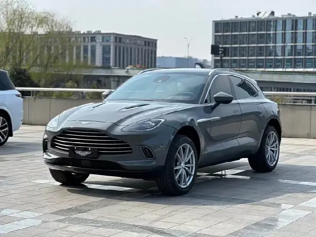 Aston Martin DBX 2023, 16 000 км